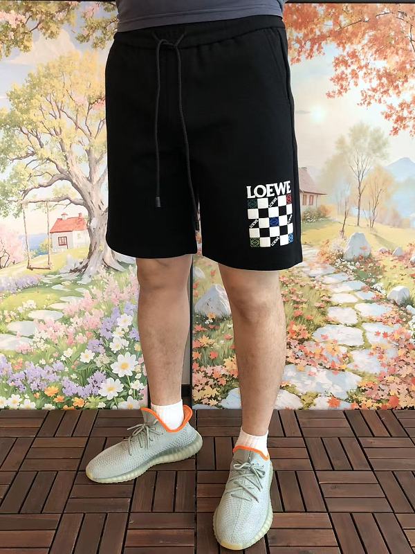 L E Shorts · 3