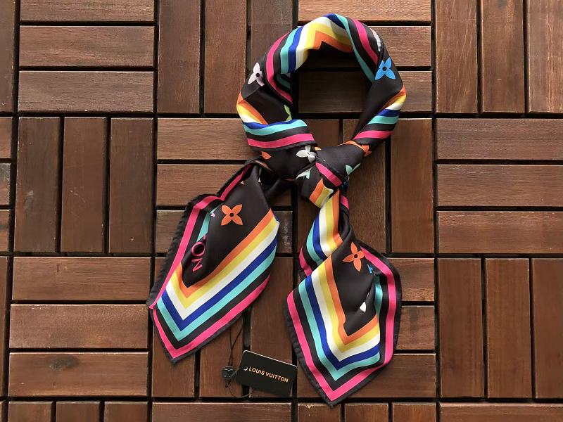 L Scarf · 3