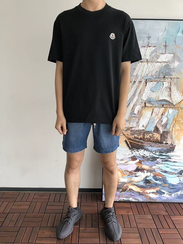M R T-shirt · 5