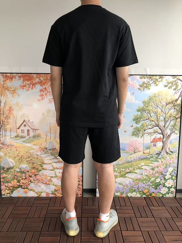 D O T-shirt · 4