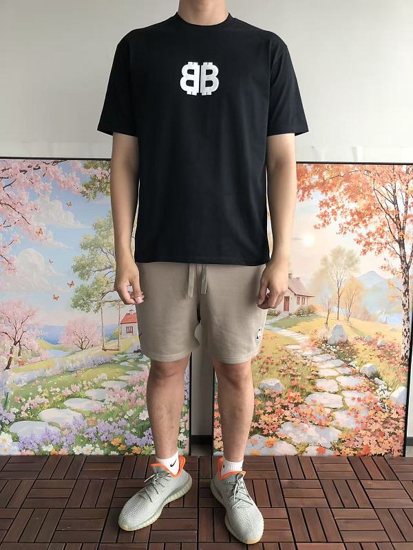 B L Ia A T-shirt · 3