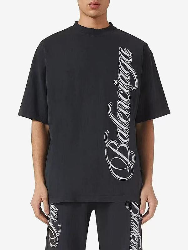 B L Ia A T-shirt · 3