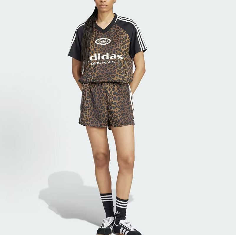 Di As Shorts Woman · 2