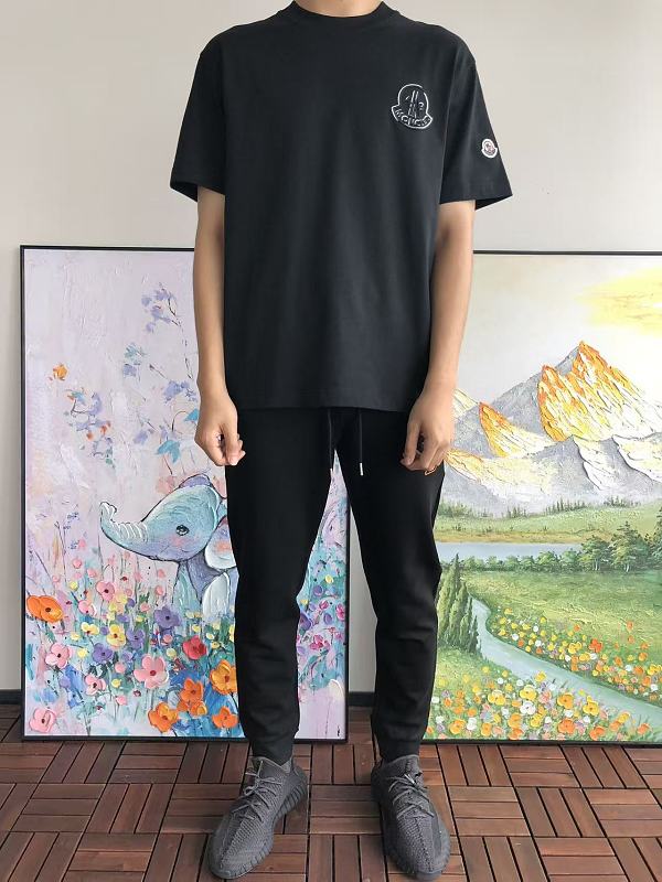 M R T-shirt · 3