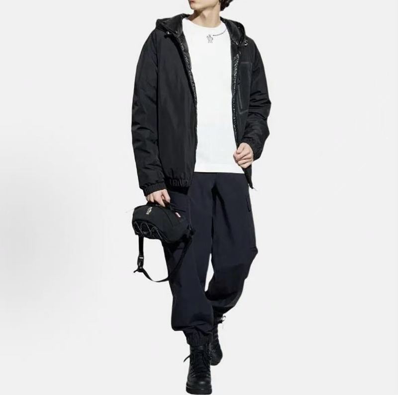 M R T-shirt · 6