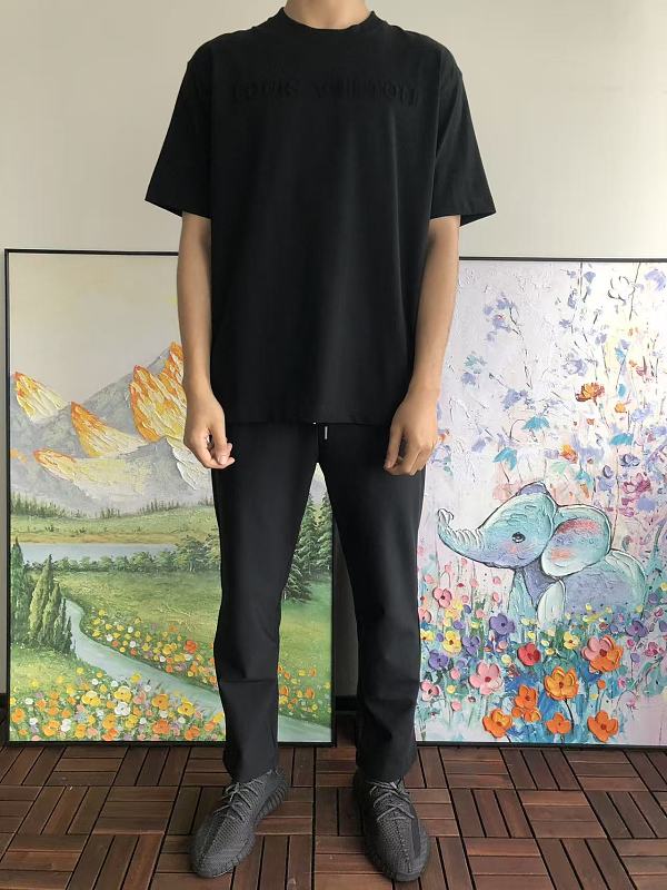 L T-shirt · 3