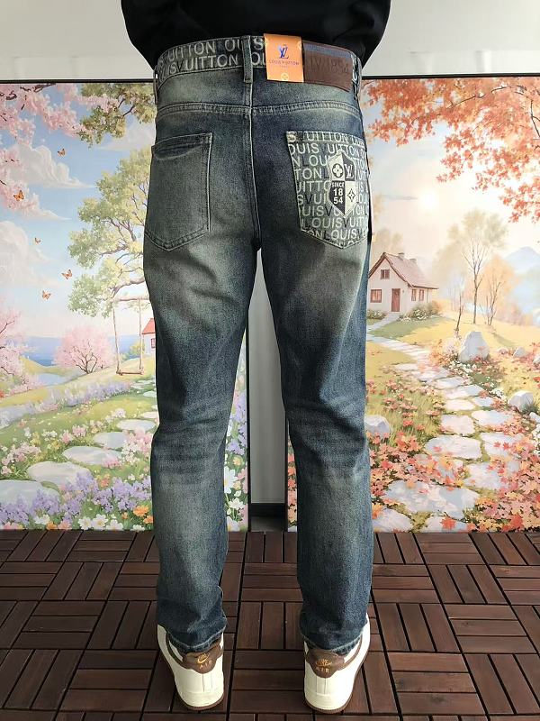L Jeans · 4