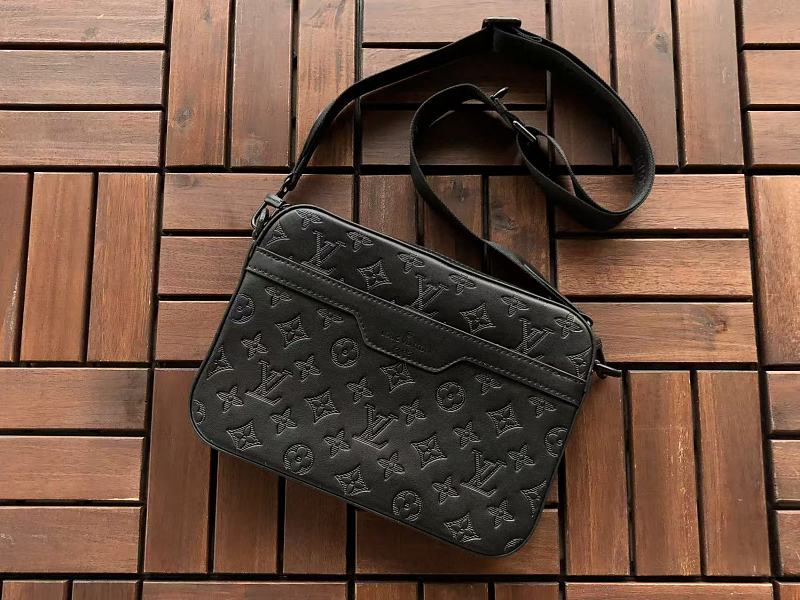 L Bag · 4