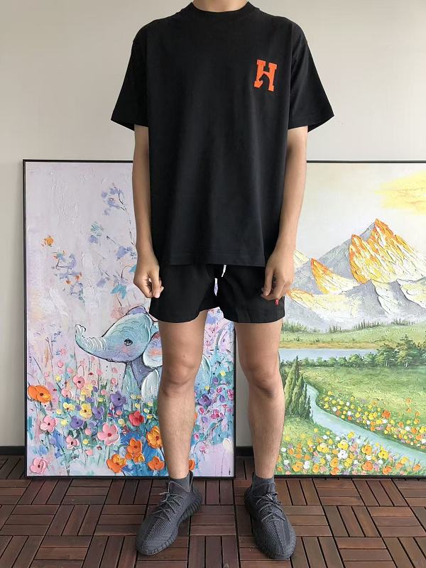 H R E T-shirt · 4