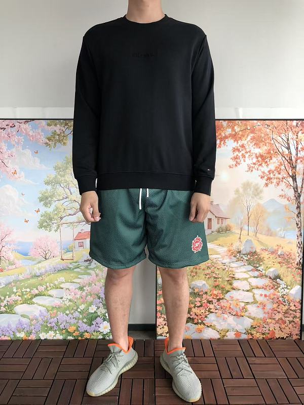 T H R Sweater · 4