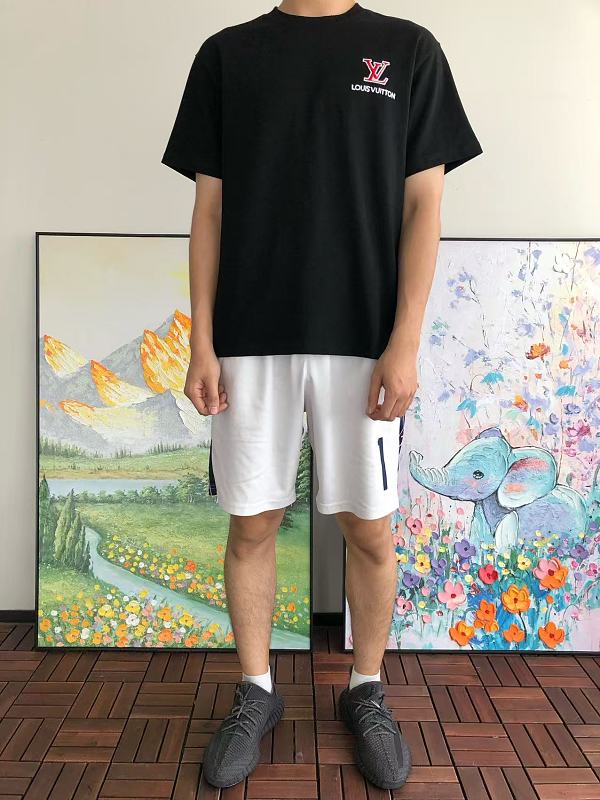 L T-shirt · 3