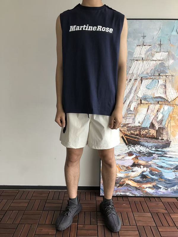 Ma Ti E R E Vest · 3