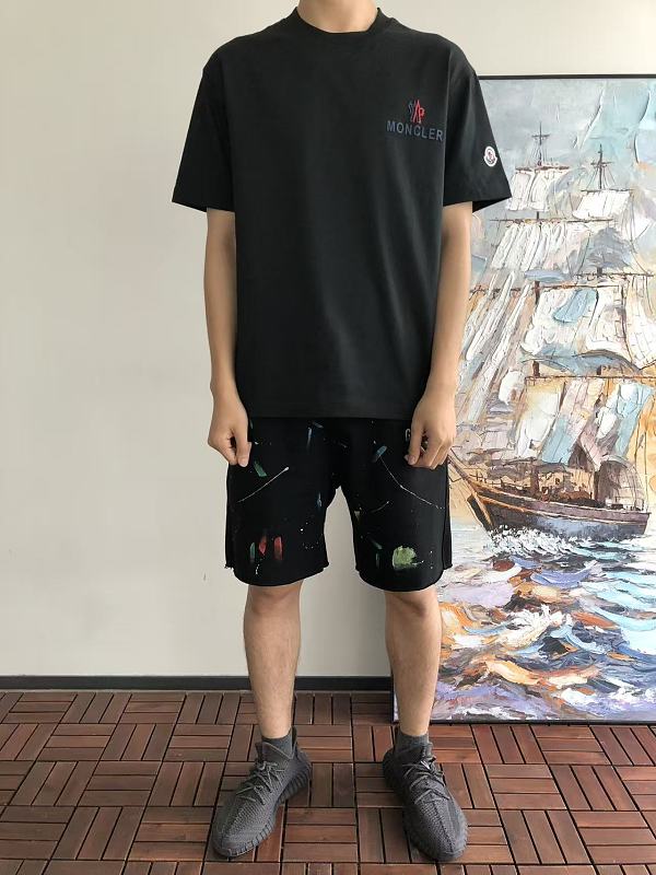 M R T-shirt · 4