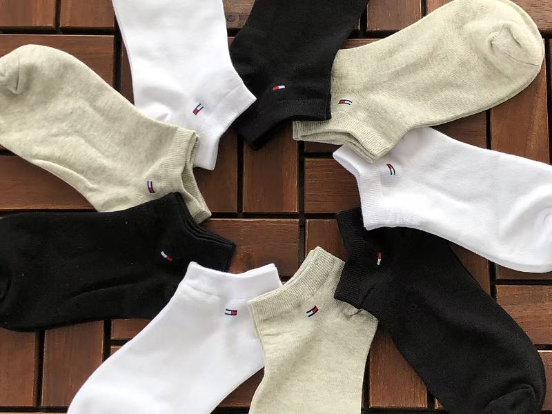 T H R Socks 4