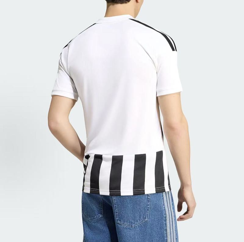 Football T-shirt · 4