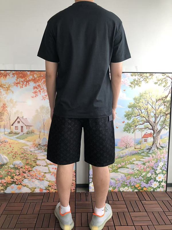 D O T-shirt 4