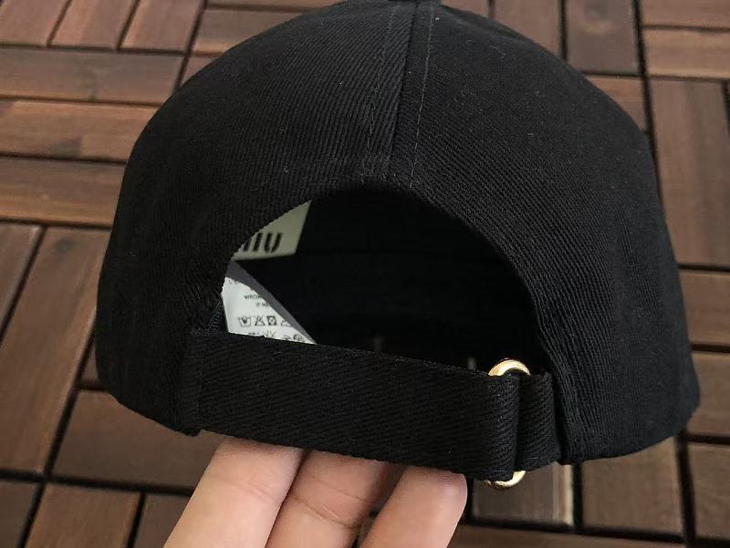 M U M U Cap · 6