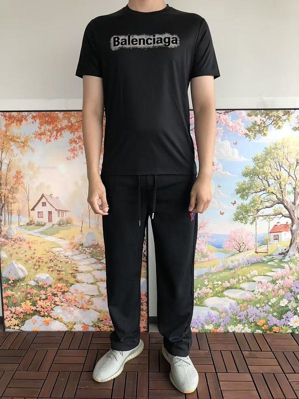 B L Ia A T-shirt · 3