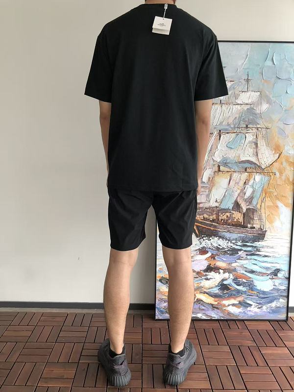 H R E T-shirt · 5