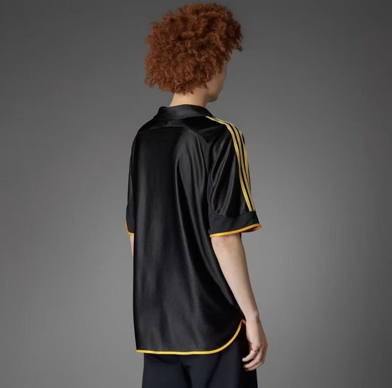 Football T-shirt · 5