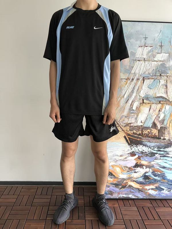 P La E & N K T-shirt · 3