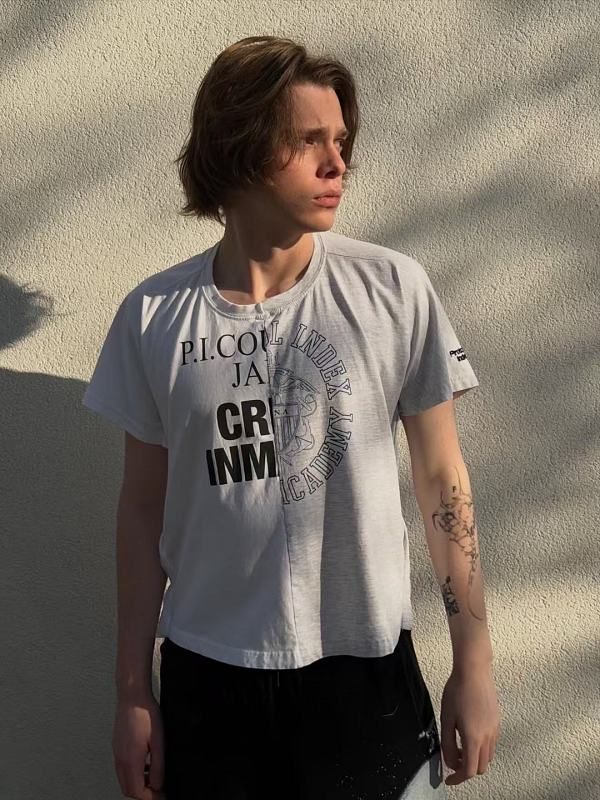 Fashion T-shirt · 4