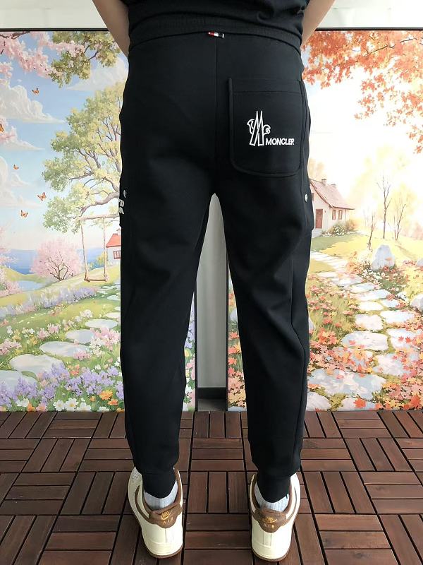 M R Trousers · 4