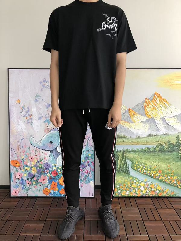 D O T-shirt · 3