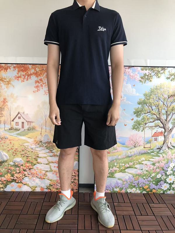 D O T-shirt · 4