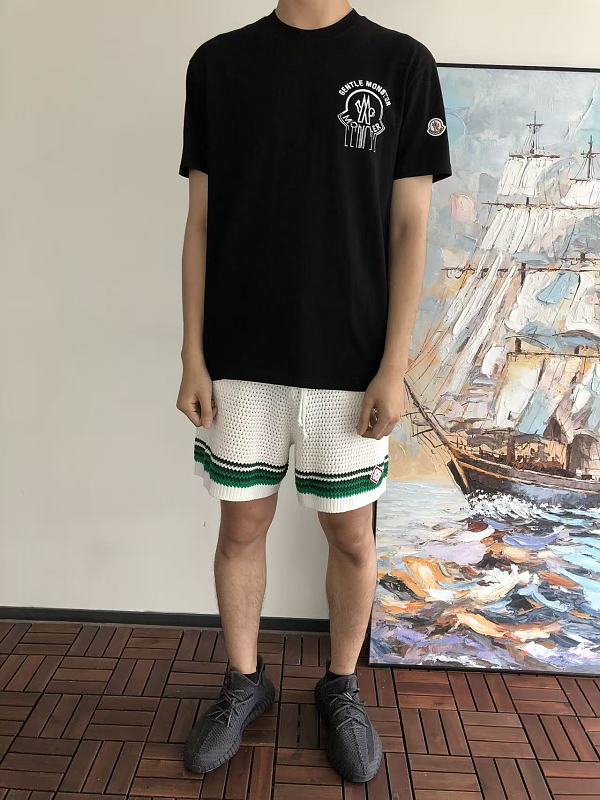 M R T-shirt · 3