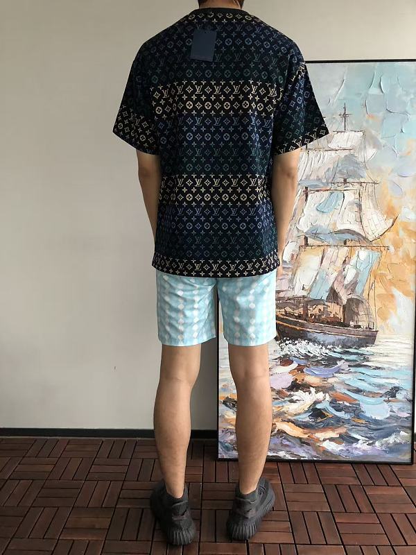 L T-shirt · 5