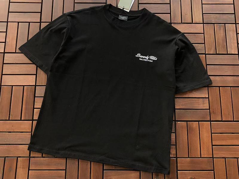 B L Ia A T-shirt · 6