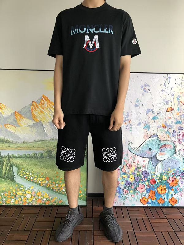 M R T-shirt · 3