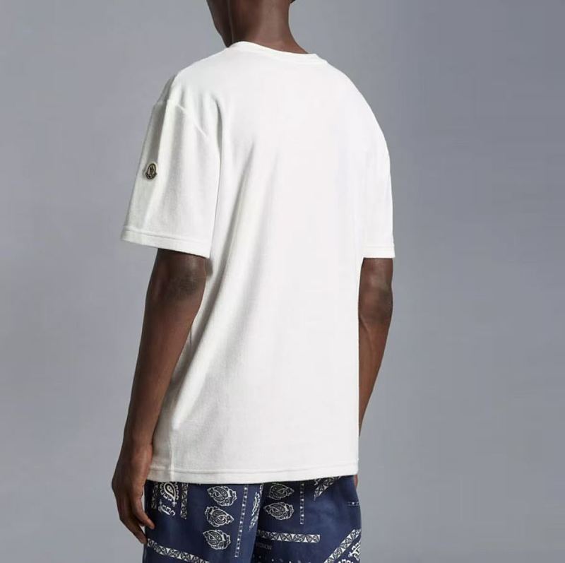 M R T-shirt · 4