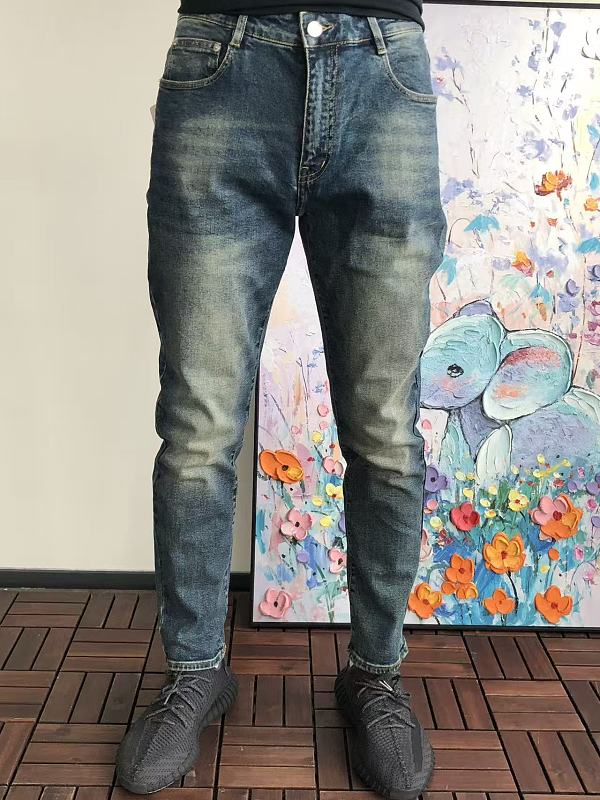 L E Jeans · 3