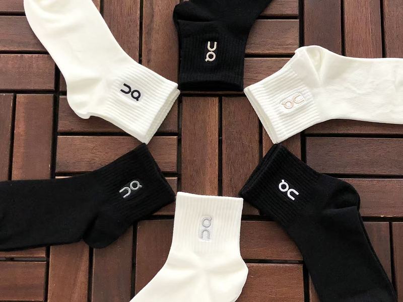 On Ru I G Socks 4
