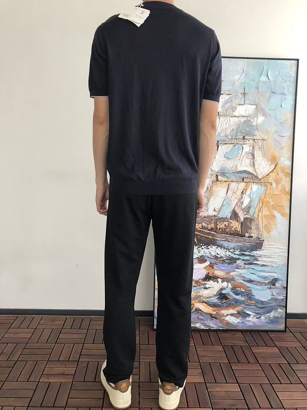 Br N L O C Ci L I T-shirt Sweater · 4