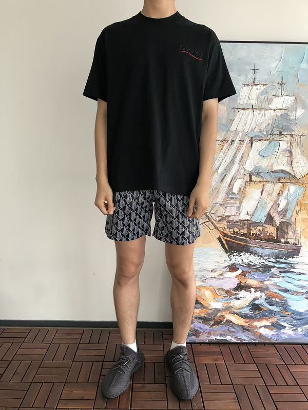 B L Ia A T-shirt · 4