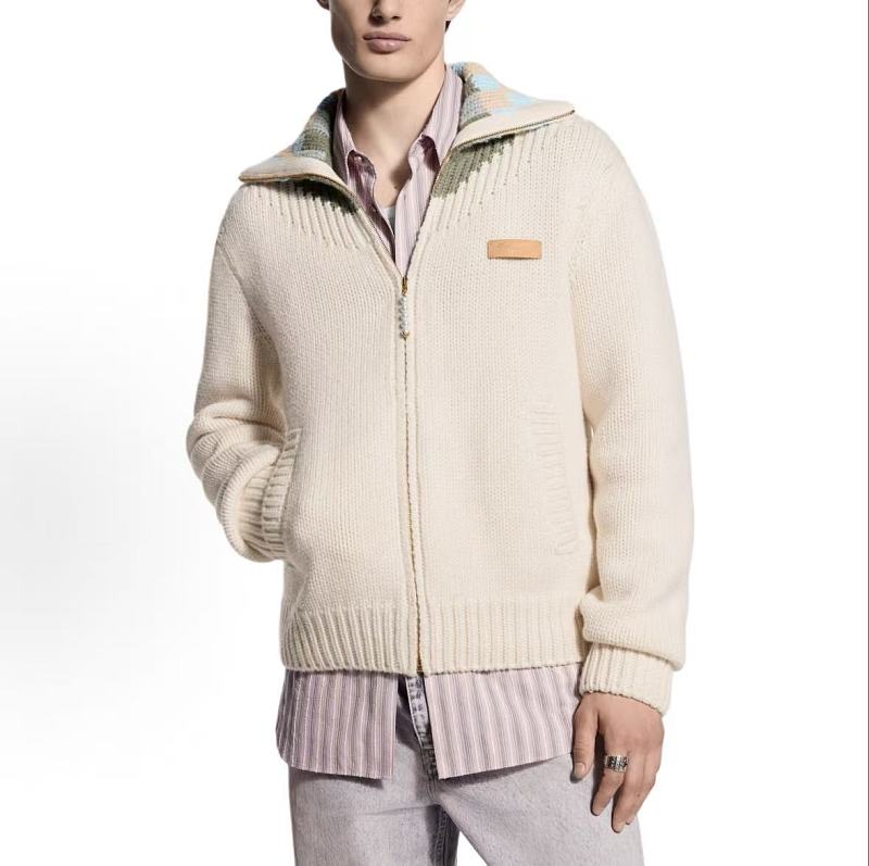 L Sweater · 3
