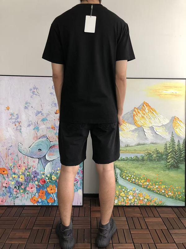 D O T-shirt · 4