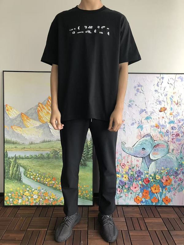 B L Ia A T-shirt · 3