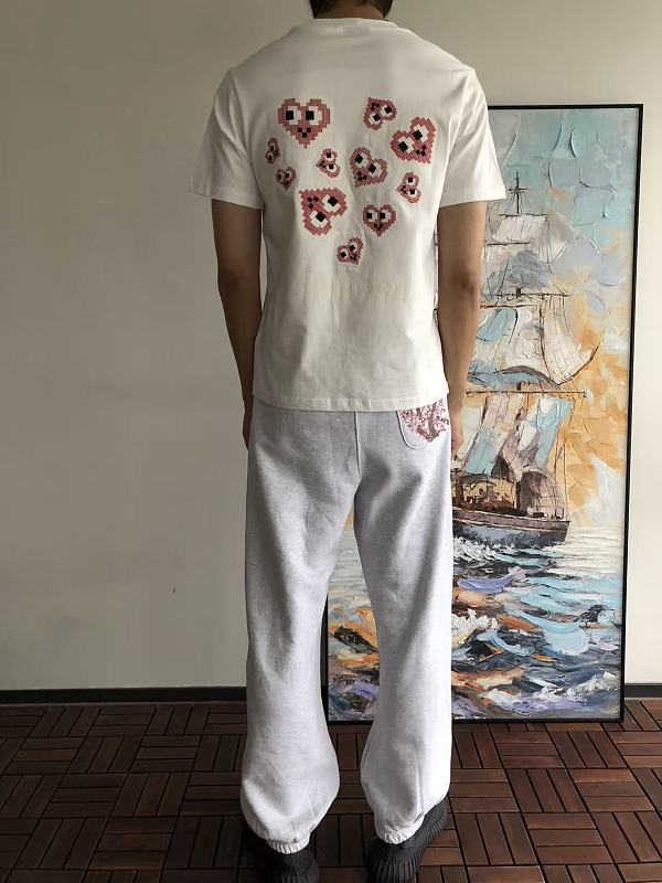 B L Ia A T-shirt · 4
