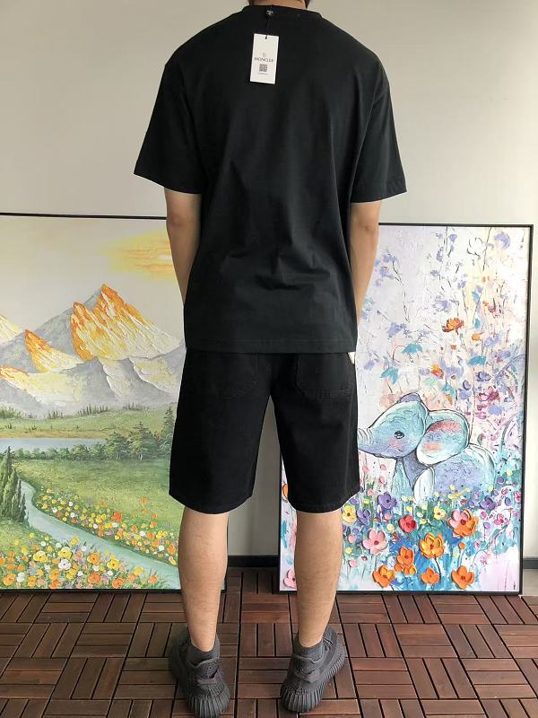 M R T-shirt · 4