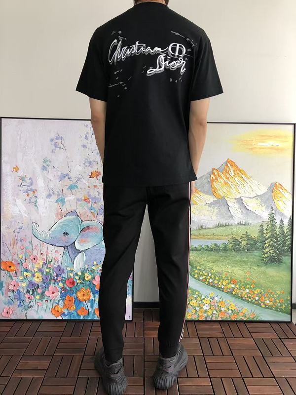 D O T-shirt · 4