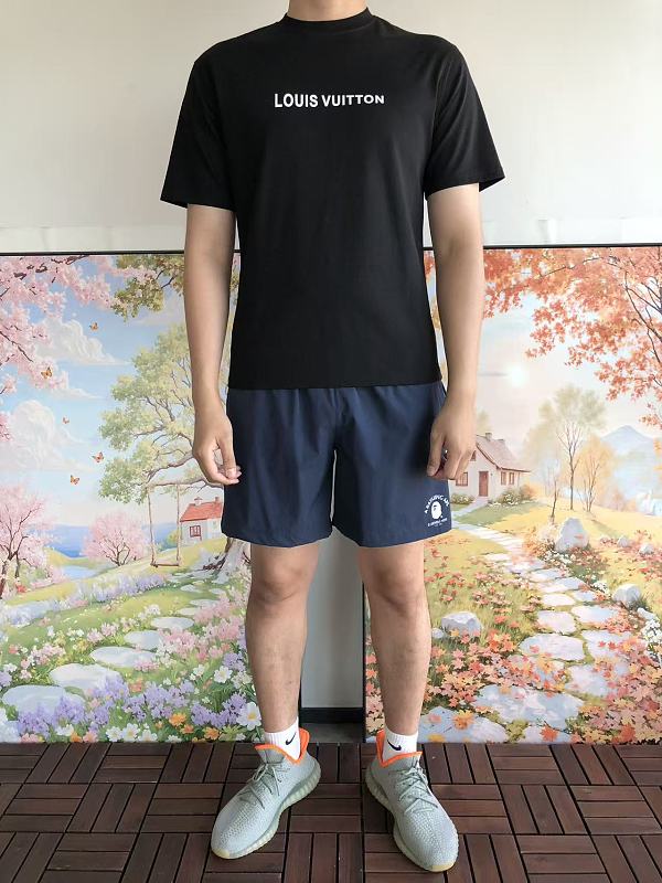 L T-shirt · 3