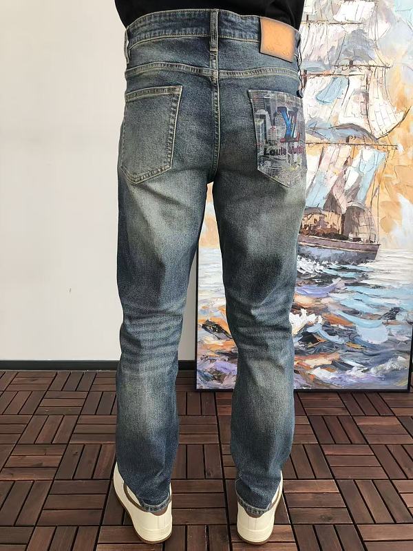 L Jeans · 4