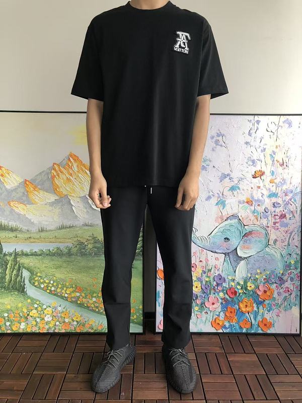 L T-shirt · 3