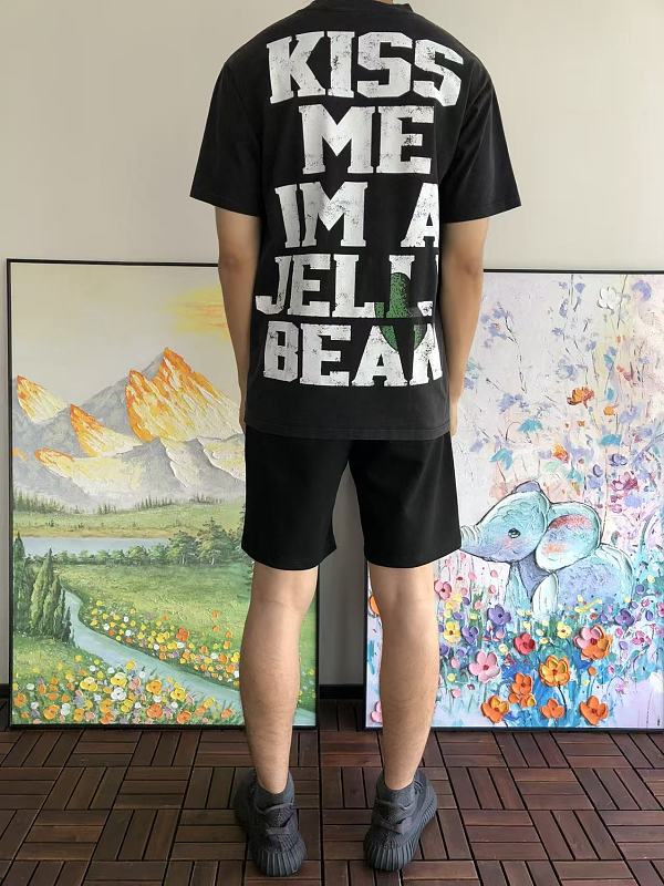 Fashion T-shirt · 4