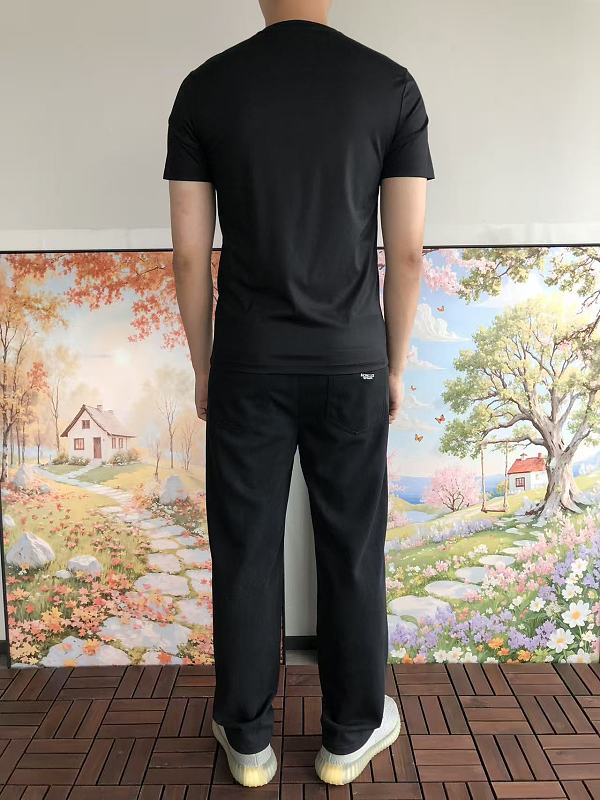 B L Ia A T-shirt · 4