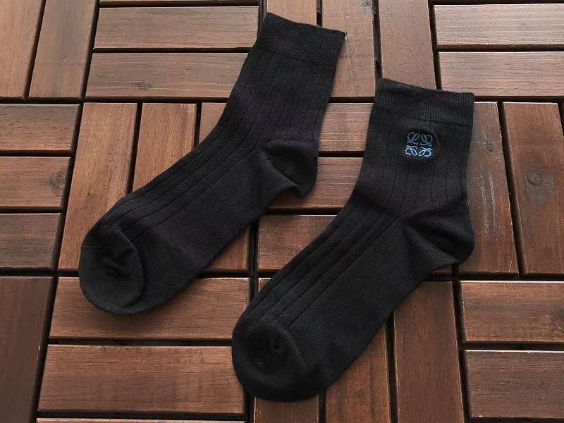 L E Socks · 5